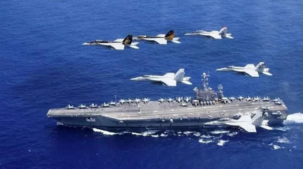 تحركات أميركية متصاعدة: وصول مقاتلات وإعادة توجيه حاملة طائرات نحو الخليج العربي