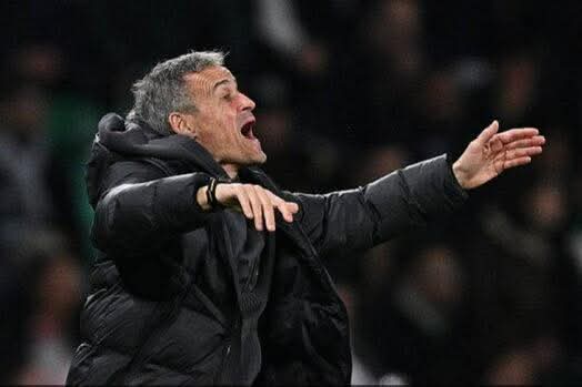 إنريكي يرفض لوم لاعبيه بعد سقوط باريس أمام سبورتينغ