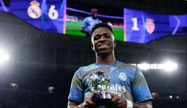 فينيسيوس يرد على الانتقادات بأداء مذهل ويحتفل مع أربيلوا أمام موناكو