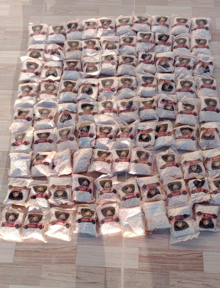 القوات المسلحة تُحبط محاولة تهريب مخدرات باستخدام بالونات موجّهة إلكترونيًا على الواجهة الشرقية