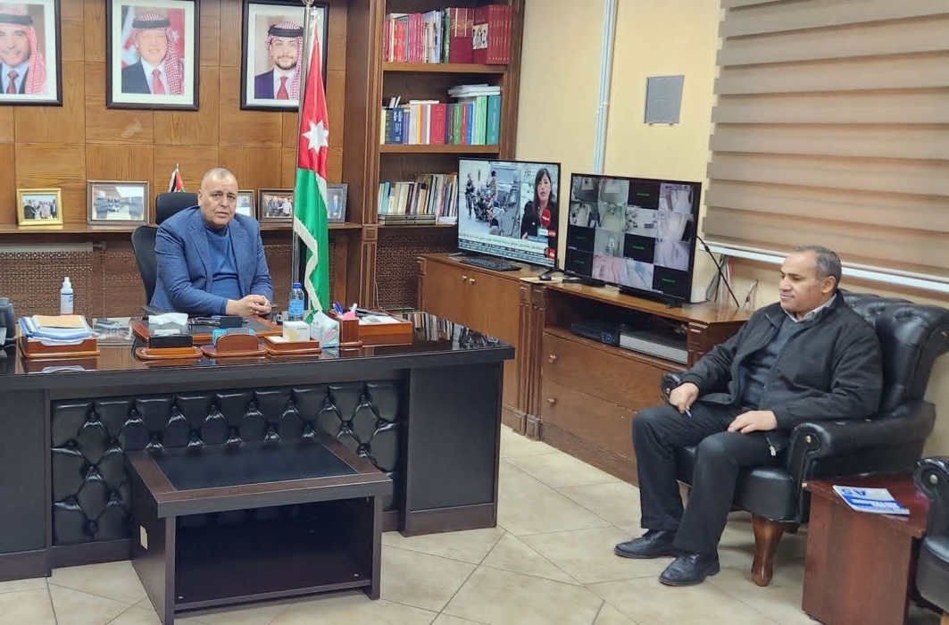 محافظ مادبا: استمرار إغلاق المنطقة المحيطة بعمارة مادبا لحين ثبوت سلامتها الفنية