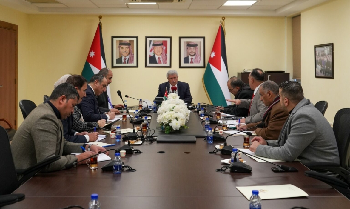 وزير النقل يبحث قضايا قطاعات نقل الركاب والسياحي وتأجير السيارات والتاكسي