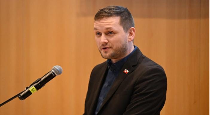 رئيس وزراء غرينلاند يؤكد عدم إطلاعه على مضمون الاتفاق بين ترامب وروته