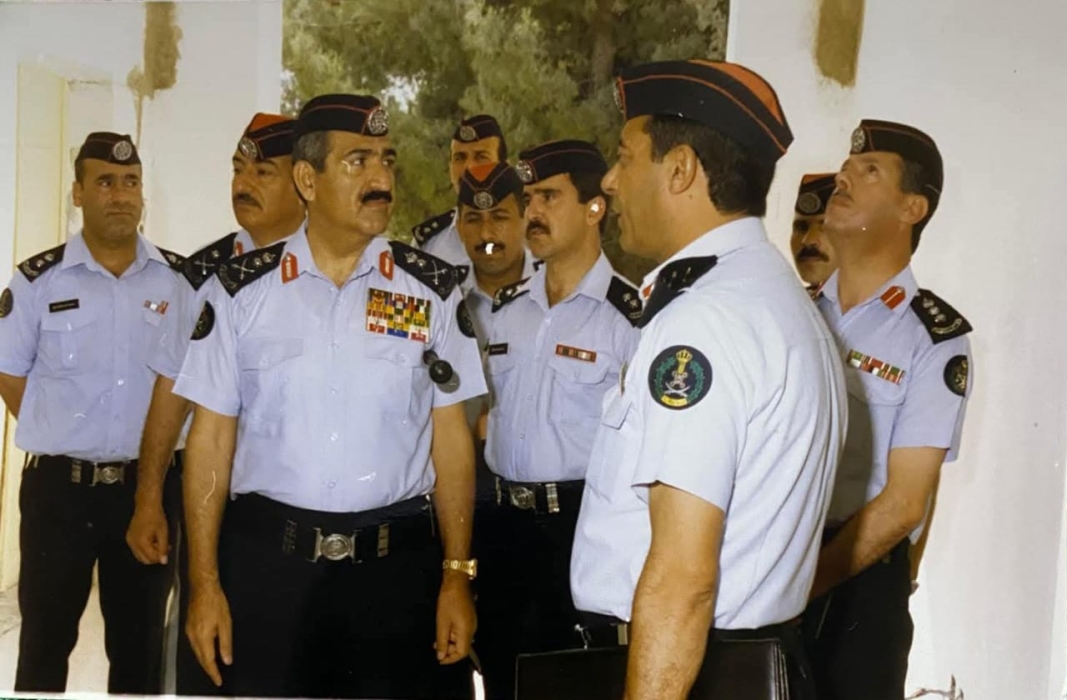 من أرشيف الأمن العام… الفريق أول عبدالهادي المجالي في زيارة لمديرية شرطة مادبا