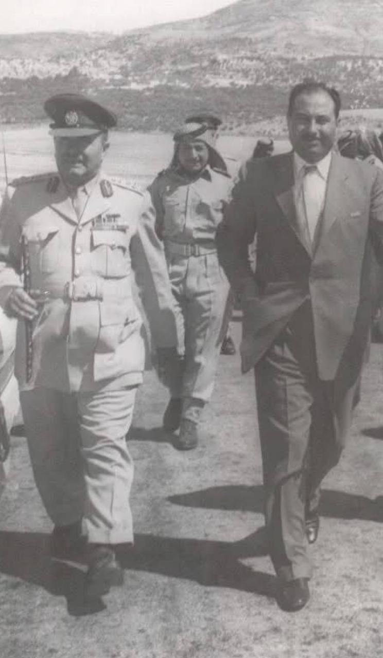 هزاع المجالي وعزّت باشا حسن قندور وممدوح باشا الخريشا في صورة من ذاكرة 1959