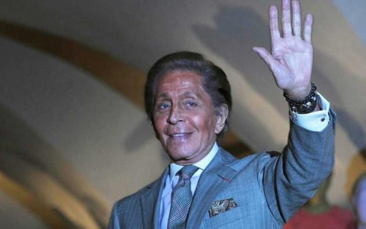 وفاة مصمم الأزياء الإيطالي فالنتينو عن 93 عاماً