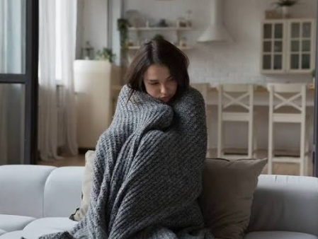 متخصصون: التفكير الإيجابي يكسر أغلال اكتئاب الشتاء وعزلته