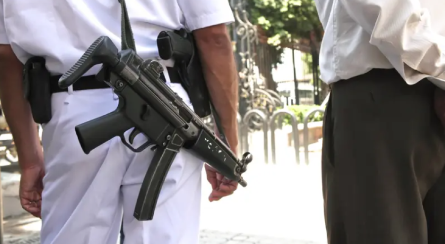 أثارتا استياءً واسعاً بسبب ملابسهن .. الشرطة المصرية تضبط راقصتي السوشيال