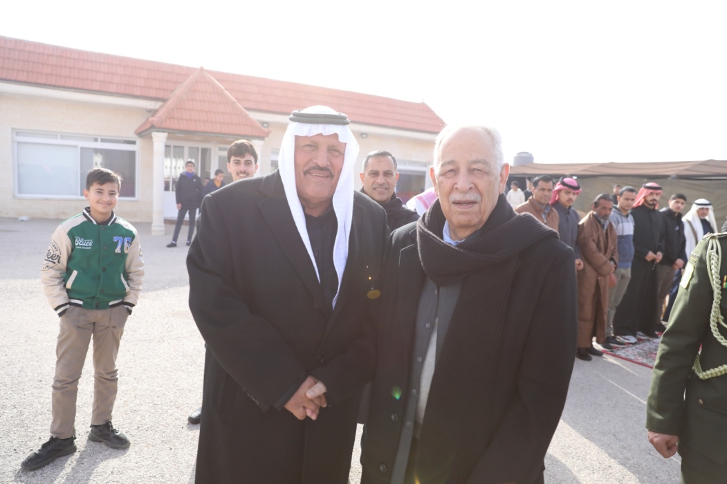 مندوبًا عن الملك وولي العهد.. العيسوي يعزي الشيخ هزاع العيسى بوفاة والدته...صور