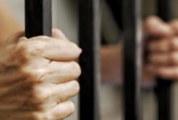 شخص يقتل شقيقته طعنا في عمّان