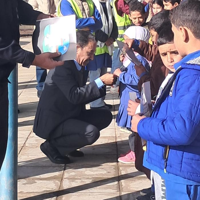 تربية الموقر والشرطة المجتمعية يشاركان الطلبة استقبال الفصل الدراسي الثاني