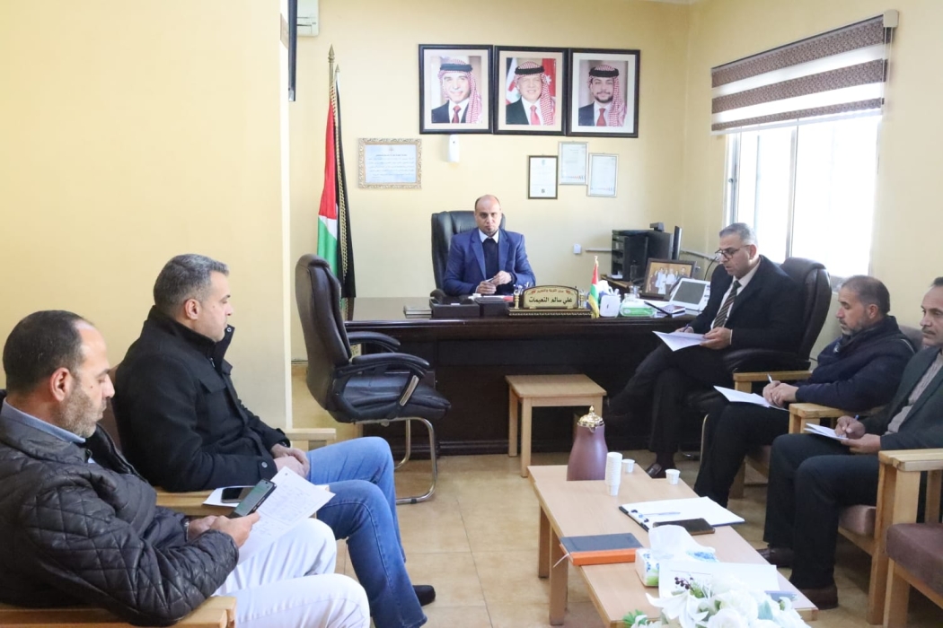 النعيمات يجتمع مع لجنة  مبادرة لمدرستي أنتمي