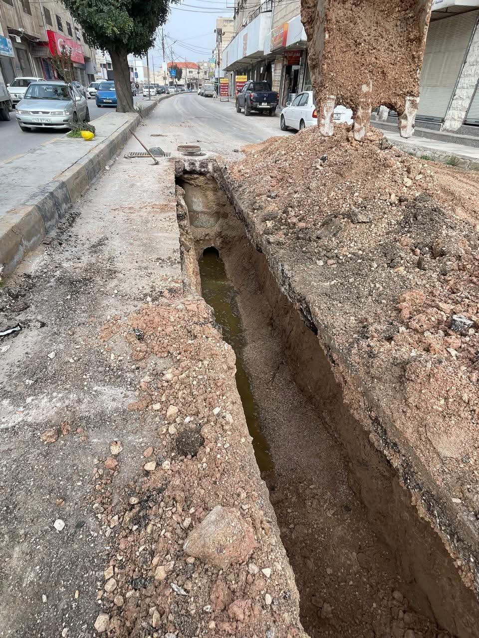 مياه اليرموك تستبدل خط صرف صحي قديم شمالي إربد