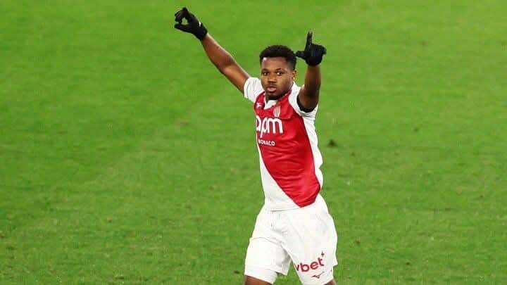 هاتريك إندريك مع ليون يُشعل ندم ريال مدريد ويحذّر من فخ موهبة برشلونة