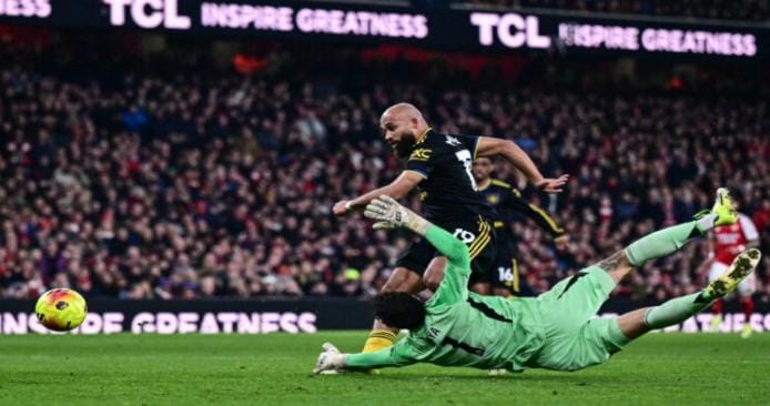 بطولة إنكلترا: مانشستر يونايتد يُسقط أرسنال المتصدر في عقر داره 32