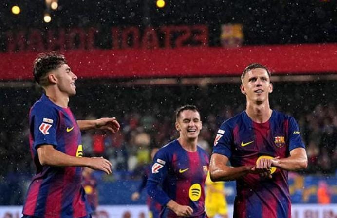 برشلونة يهزم أوبييدو بثلاثية ويستعيد صدارة الدوري