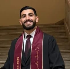 تخرّج الدكتور عبدالله محمد داود محسن من كلية الطب