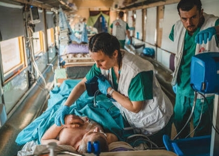 أطباء بلا حدود: تصاعد غير مسبوق للهجمات على الرعاية الطبية بالنزاعات المسلحة