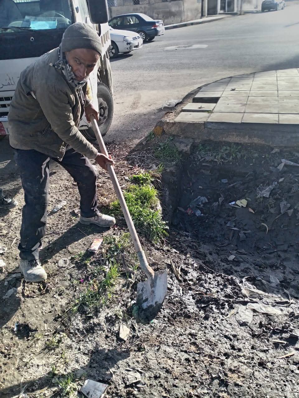 بلدية المفرق الكبرى تواصل أعمال تنظيف العبارات والأودية وقنوات تصريف مياه الأمطار...صور