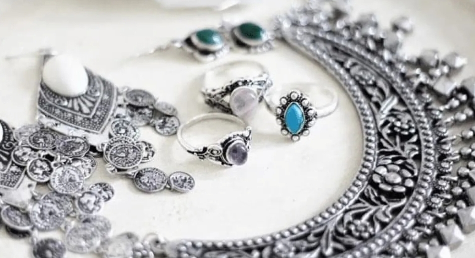 نقيب الصاغة: الفضة لا تصنف كمجوهرات ولا تسعر نقابيا في الأردن