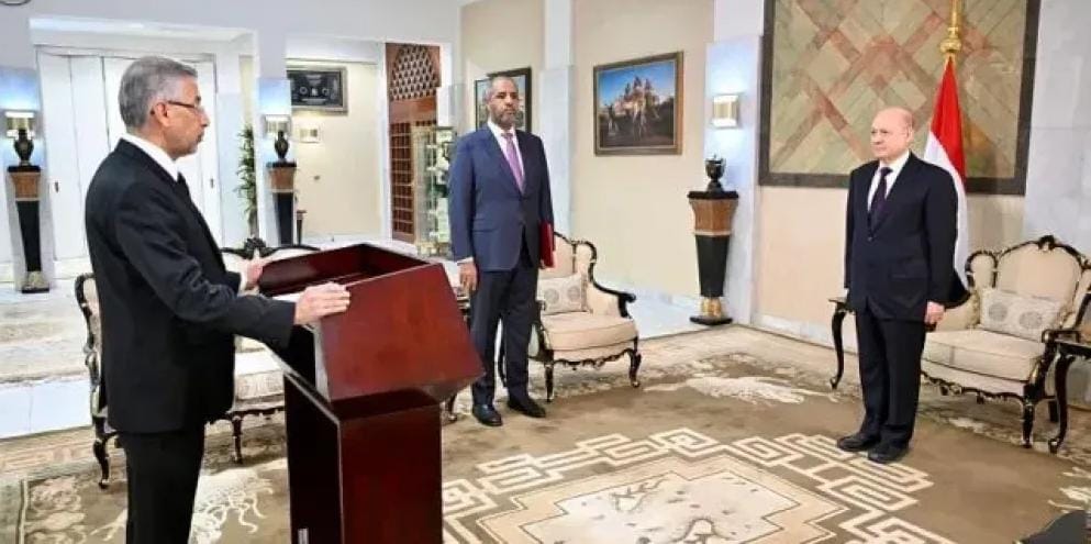 السفير اليمني في واشنطن.. وهروبه الغامض إلى ‘‘أبوظبي’’ وما فعله قبل المغادرة