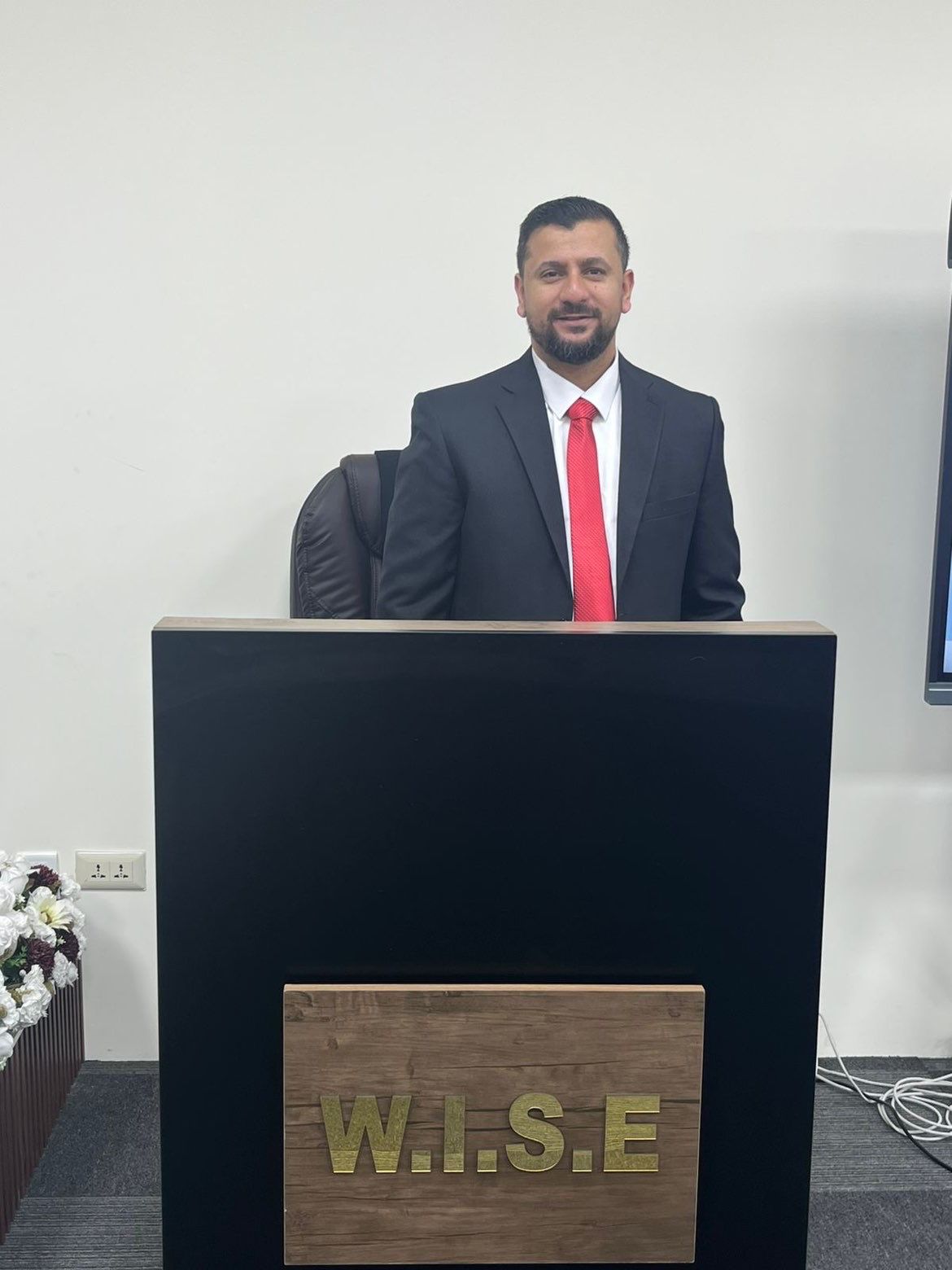 صخر نمر العدوان يهنئ أشرف مدين النعيمات بحصوله على درجة الماجستير