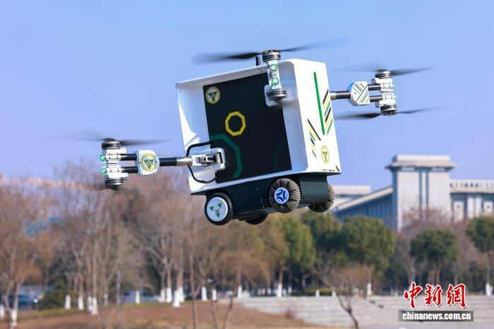 سيارة دونغدا كونبنغ 2 الطائرة تجتاز الاختبار بقدرات مطوّرة ومرنة