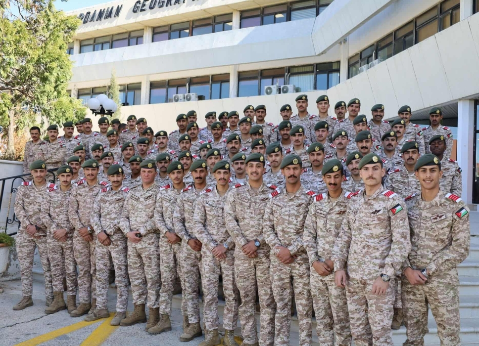 طلبة جامعة مؤتة الجناح العسكري في زيارة علمية للمركز الجغرافي الملكي...صور