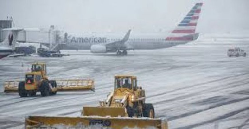 إلغاء وتأخير آلاف الرحلات الجوية في أمريكا جراء عاصفة شتوية