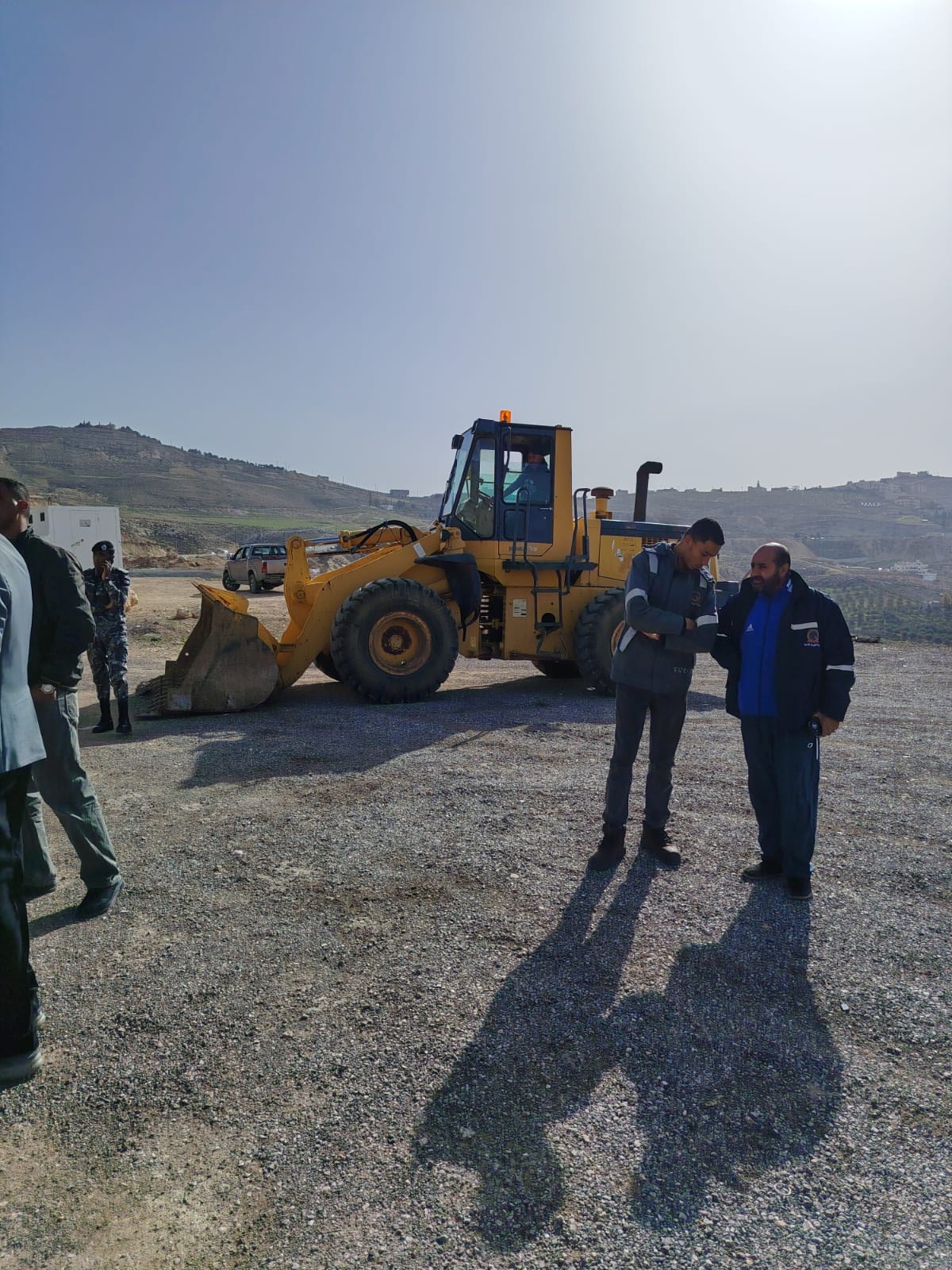 تنفيذ حملة أمنية لإزالة الاعتداءات على شارع الأردن..صور وفيديو.