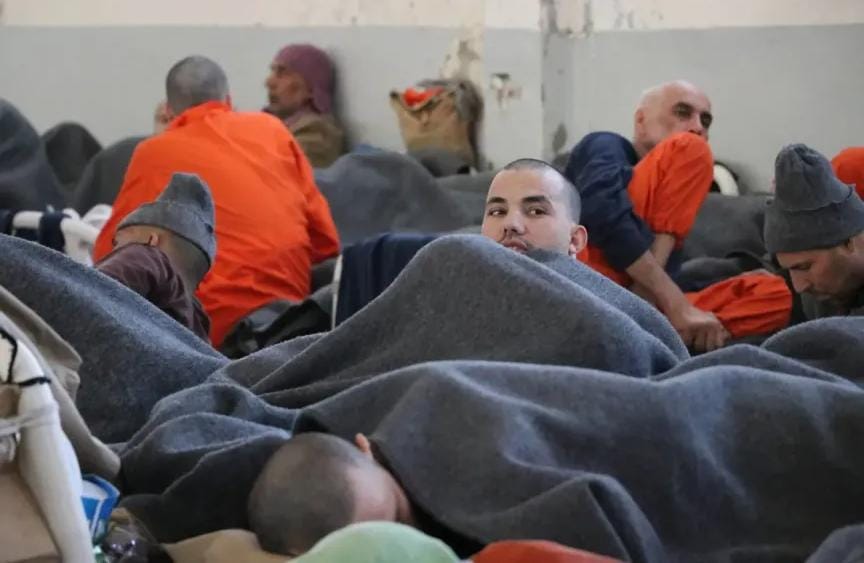 تفاصيل مفاجأة وصادمة في عملية نقل سجناء ”داعش” من سوريا إلى العراق