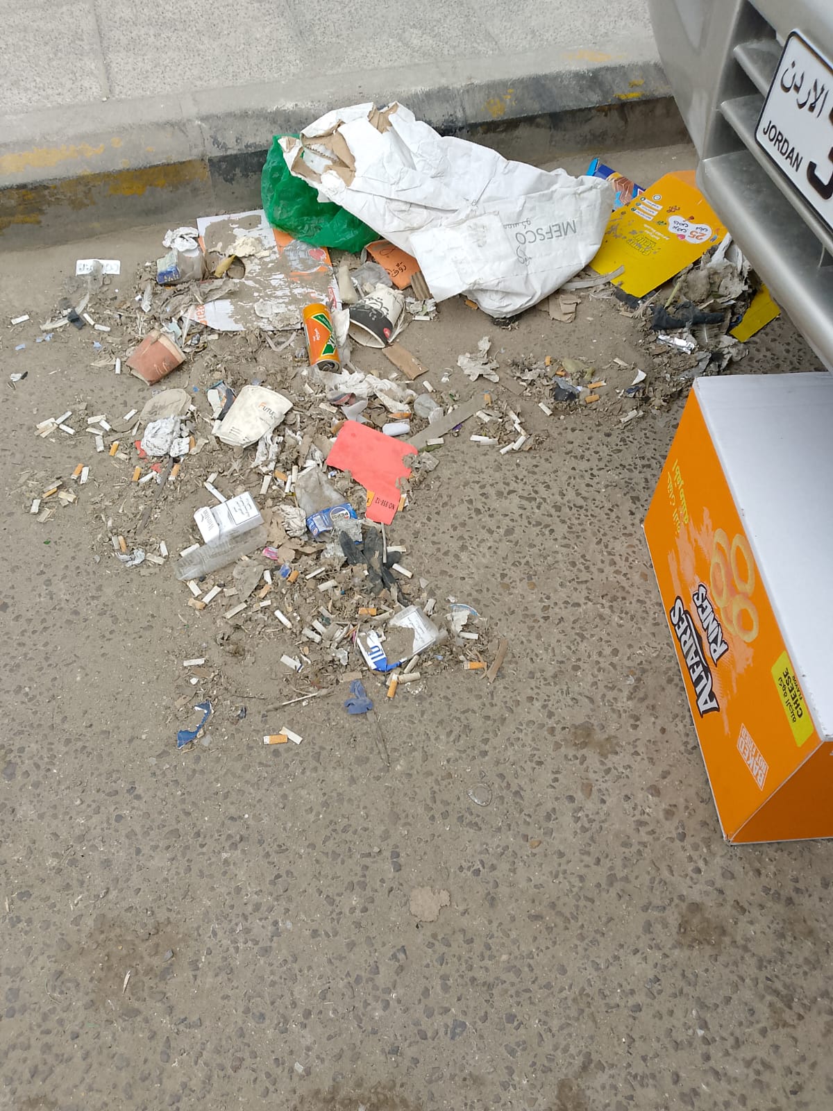 شكاوى من تراكم النفايات في السوق الرئيسي بلواء الموقر