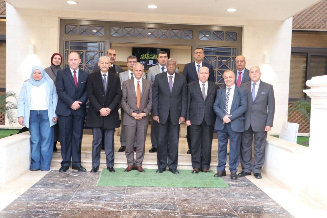 رئيس الاتحاد العربي للمحاربين القدماء وضحايا الحرب يزور مؤسسة المتقاعدين العسكريين...صور