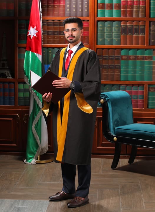 عائلة المرحوم الحاج عبد الكريم عضيبات تهنئ نجلها معتصم بتخرجه