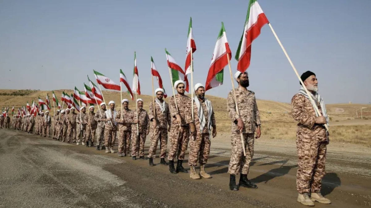 لتعزيز قدرات الردع.. طهران تدعم ترسانتها العسكرية بـ 1000 مسيرة متطورة