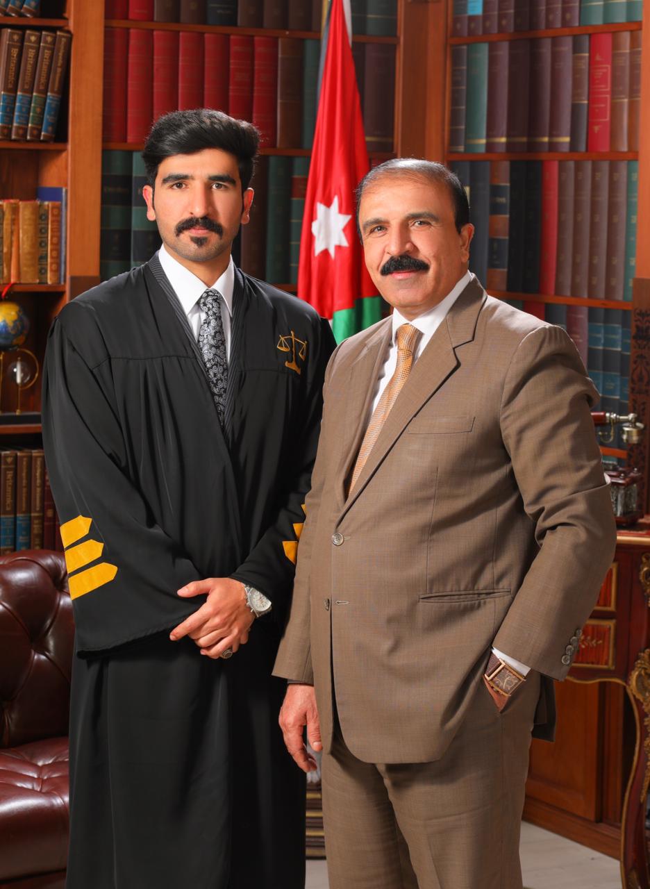 السميران يبارك تخرّج نجله عبد المجيد في تخصص القانون