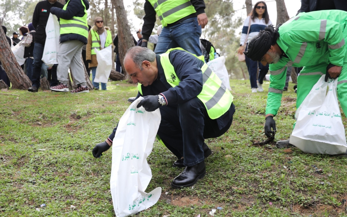 امانة عمان تنفّذ حملة نظافة في متنزّه عمّان القومي ضمن حملة عمّان حلوة