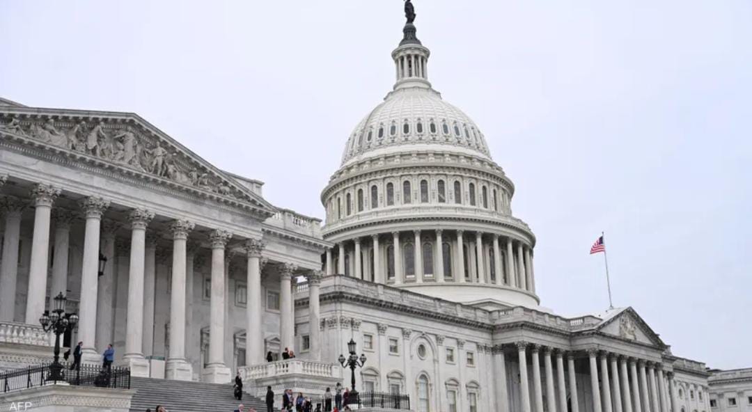 إقرار مشروع مالي يبقي الحكومة الأميركية عاملة مؤقتاً