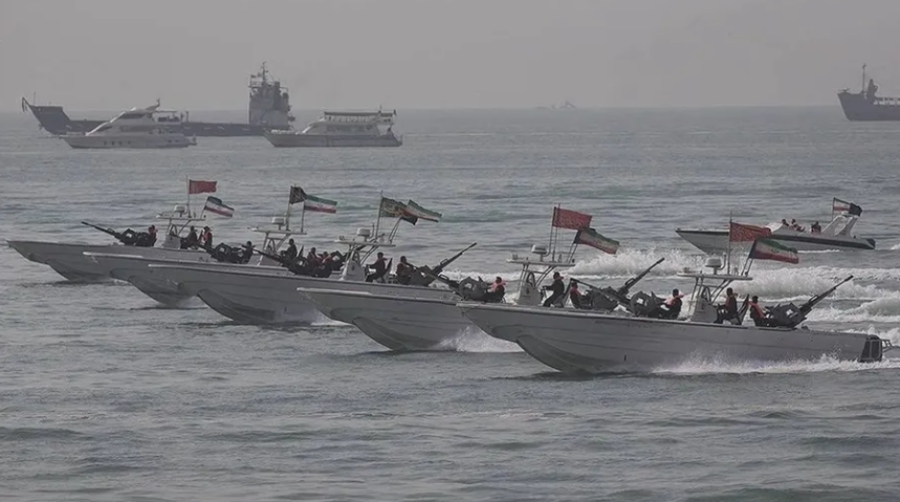 القيادة المركزية الأميركية تحث الحرس الثوري على مناورات آمنة في هرمز