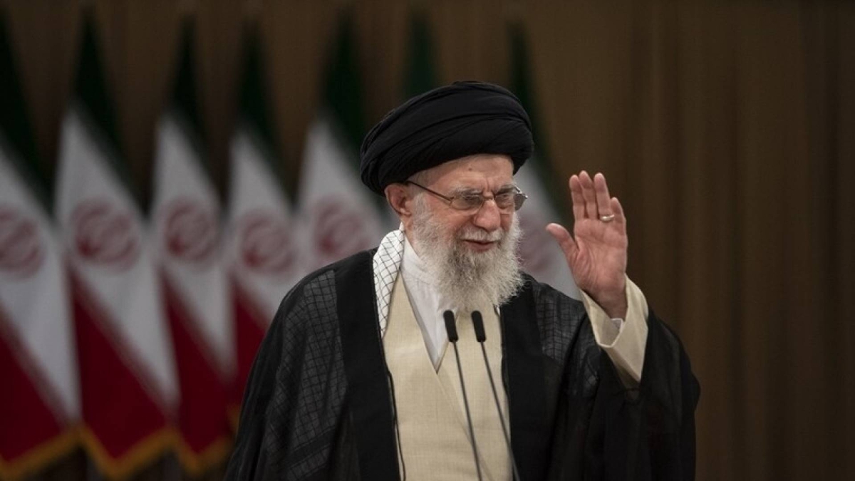 الرئيس الإيراني يدعو لمنح الشعب سيادته الكاملة وإشراكه في صنع القرار