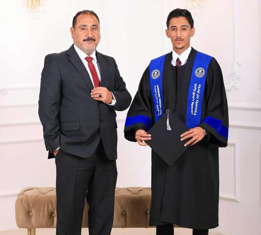 قاسم محمد الشرفات ينال درجة البكالوريوس في اللغة العربية وآدابها