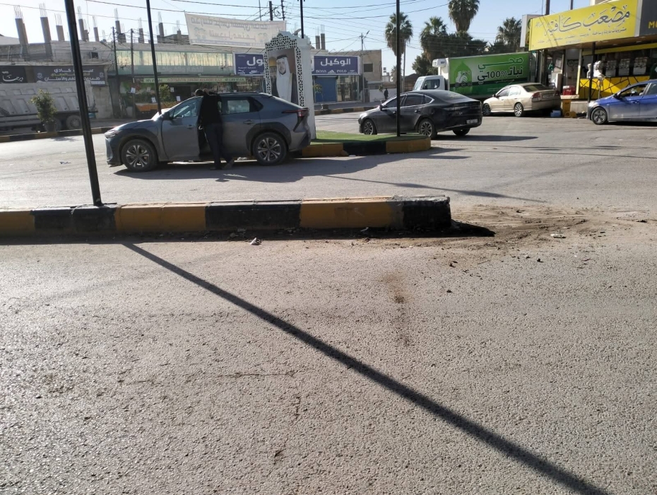 بلدية المفرق الكبرى تنفذ أعمال سلامة مرورية وصيانة لتحسين الحركة والمظهر الحضاري...صور