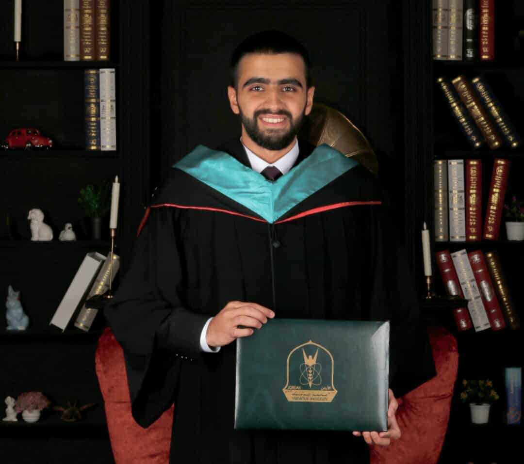 تخرّج أحمد يوسف قواسمة من جامعة اليرموك
