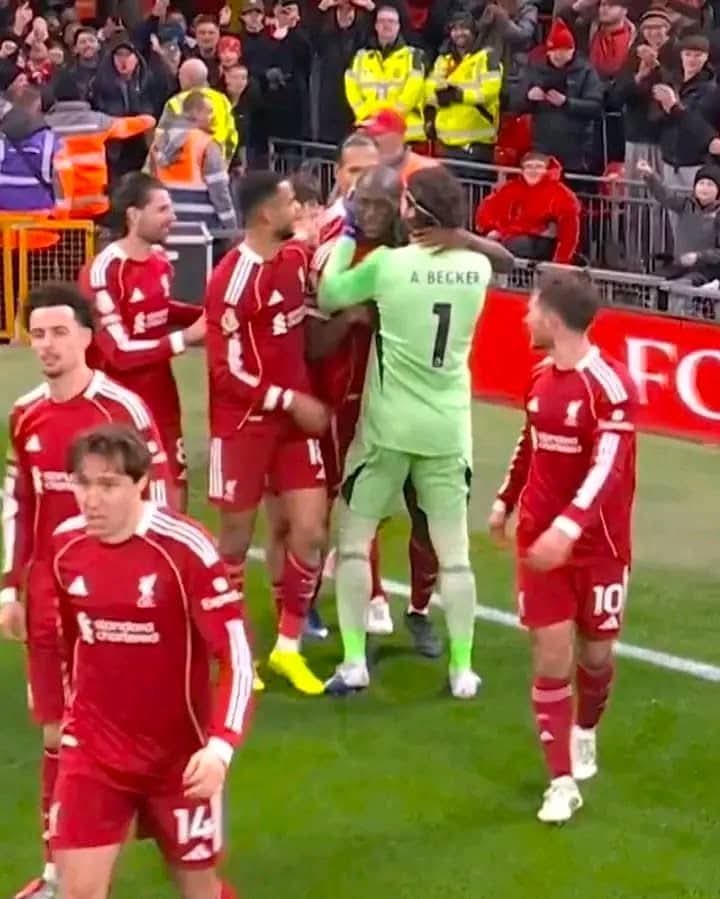 كوناتي يعود بعد وفاة والده ويسجل هدفًا مؤثرًا مع ليفربول