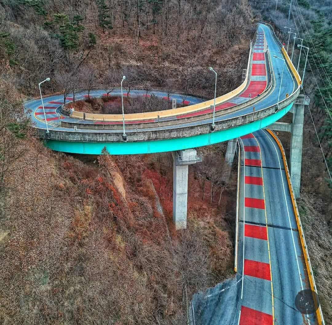 جسر كاوازو نانادارو الحلزوني… حل هندسي ذكي في جبال اليابان