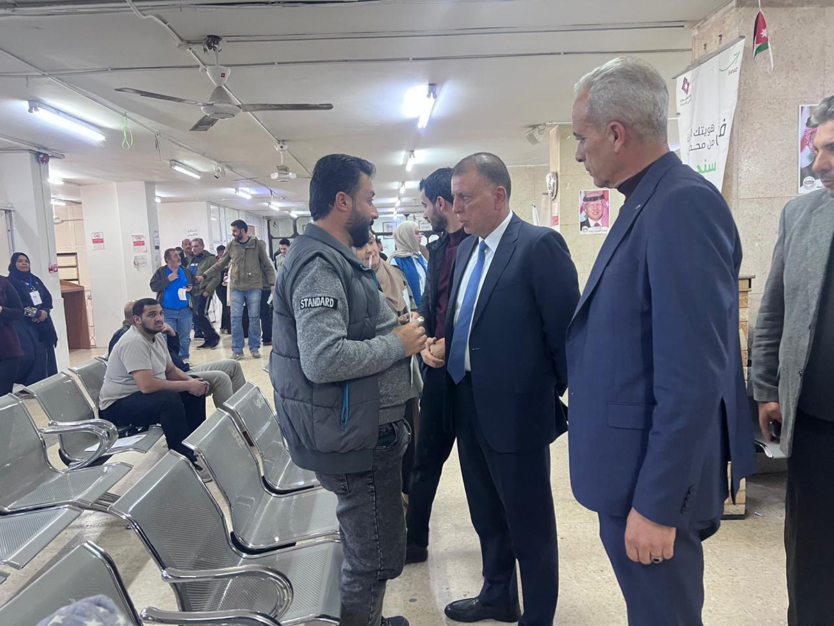 وزير الداخلية يتفقد مديرية أحوال وجوازات إربد