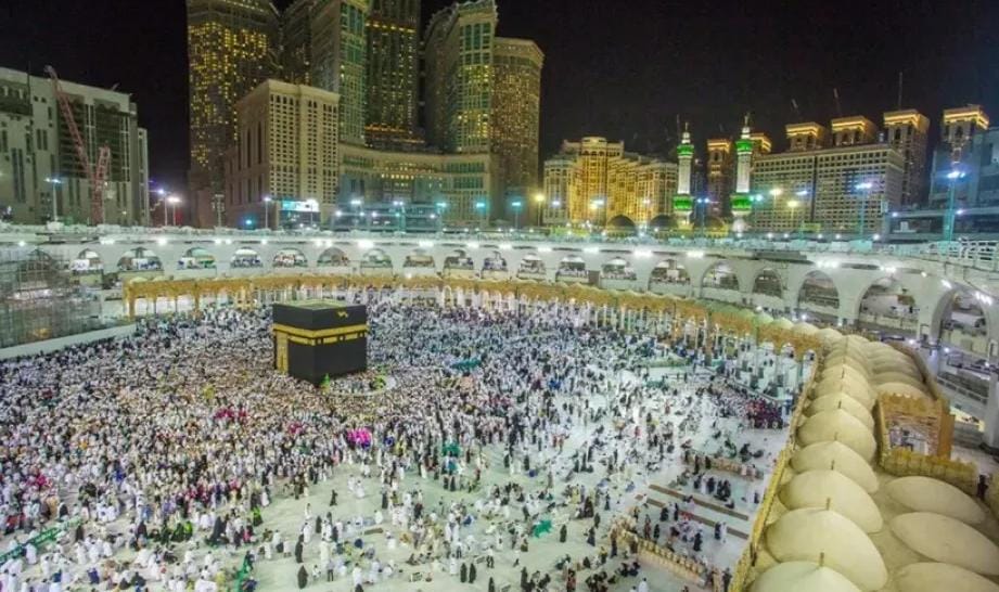 غربلة كبرى لوكالات العمرة.. السعودية توقف 1800 وكالة سفر وتمهلها 10 أيام لإنقاذ تعاقداتها