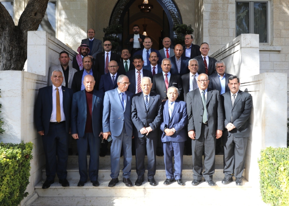 العيسوي خلال لقائه وفدا من اللجنة الوطنية للعسكريين السابقين...صور