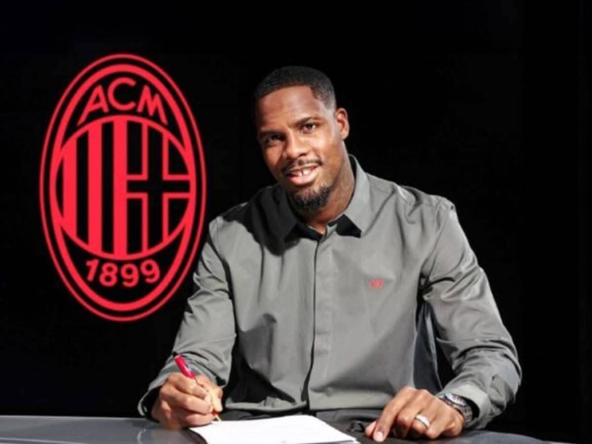 ميلان يعلن تمديد عقد حارسه الفرنسي حتى2031