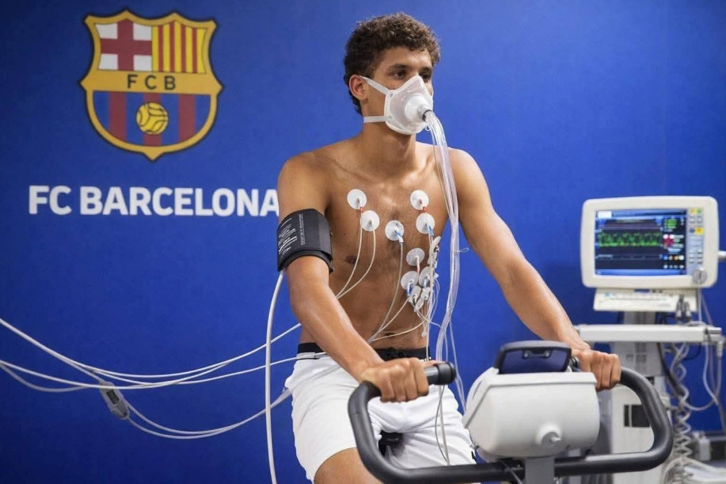 حمزة عبدالكريم ينجح في الفحص الطبي ببرشلونة